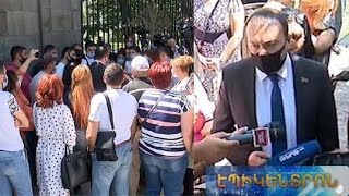 Ինչպե՞ս է լուծվելու ՌԴ մեկնել ցանկացող քաղաքացիների խնդիրը.բողոքի ակցիա ԱԺ-ի մոտ