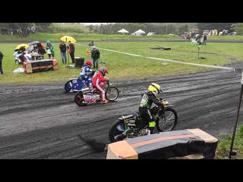 Niebezpieczny upadek podczas 28. edycji mini żużlowego Grand Prix w Stanowicach (6.5.2023)