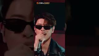 Download lagu 凌杰（Lambert）《年少有为（Young boss 2.0）》 《说唱听我的2》 Rap Star S2 EP5丨MangoTV mp3