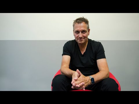 "There are unbelievable stubborn people in German cabaret" - Dieter Nuhr - ON THE RED CHAIR