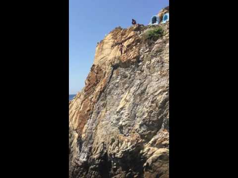 La Quebrada Cliff Diving Acapulco - Lagoblue Tours