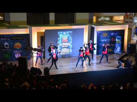 IKON - Dumb and Dumber (by IKONQUER) MinTOyCon16