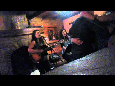 Thr Gribbin Girls at The Old Thatch Inn