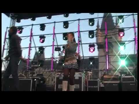 Dj MaGnUm & Mc Robinho feat. Rawanne - Steppin on fire (Live Sarbatorile Iasului 2010)