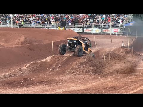ONLY 4x4 BRUTE ON THE FENAJEEP INDOOR TRACK!!!🚜💨💨 THERE WAS AN ACCIDENT!!😱