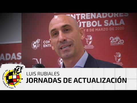 Rubiales clausura las Jornadas de Actualizacin de Entrenadores de ftbol sala en La Trmica