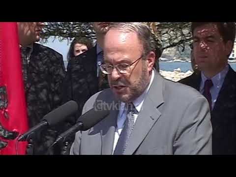 Kryeministri Nano në Vlorë për mbylljen e fazës së parë të operacionit anti-trafik - (27 Gusht 2002)