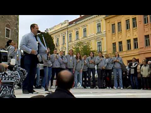 MiZo Pécs 2010 bajnoki ünneplés a Széchenyi téren 2010. április 24. - Vetkőzés