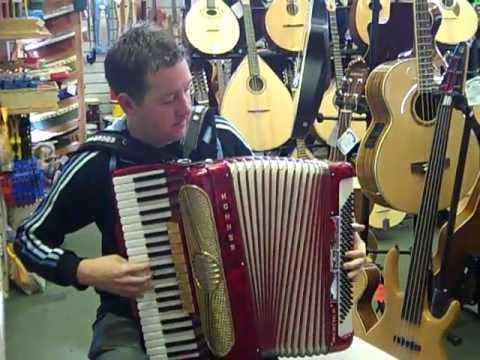Mark plays a 2nd hand Hohner Musette IV 120 bass Piano Accordion