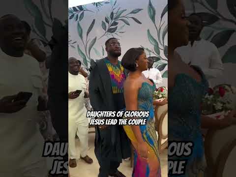 What a beautiful entrance led by gospel singers, daughters of glorious Jesus #ghanawedding #wedding
