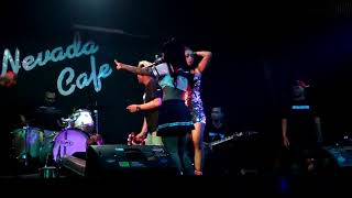 Download lagu Duo Buldoser - Goyang Dumang - Live In Nevada Cafe Yogyakarta mp3 Download lagu Duo Buldoser - Goyang Dumang - Live In Nevada Cafe Yogyakarta mp3