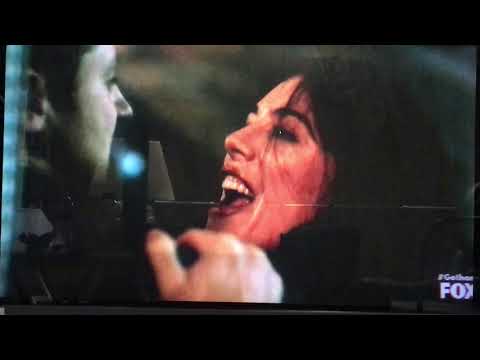 Gotham 5x11: Jim fight Nyssa al Ghul and Barbara stabs her with the knife that killed Ra’s al Ghul