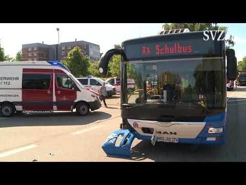 Rostock: Auto kollidiert mit Schulbus
