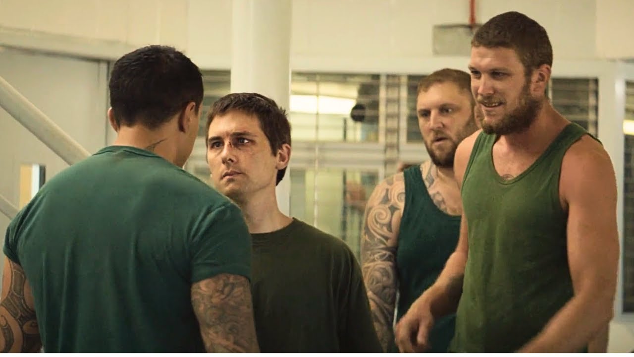 Prisioneiros Atacam o Novo Detento Sem Saber que Ele é Protegido pelo Chefão