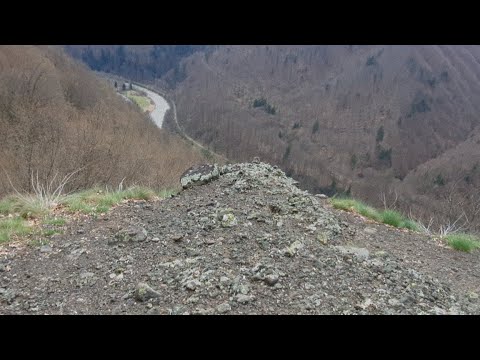 Una dintre cele mai interesante este Pestera Casoaia lui Ladas