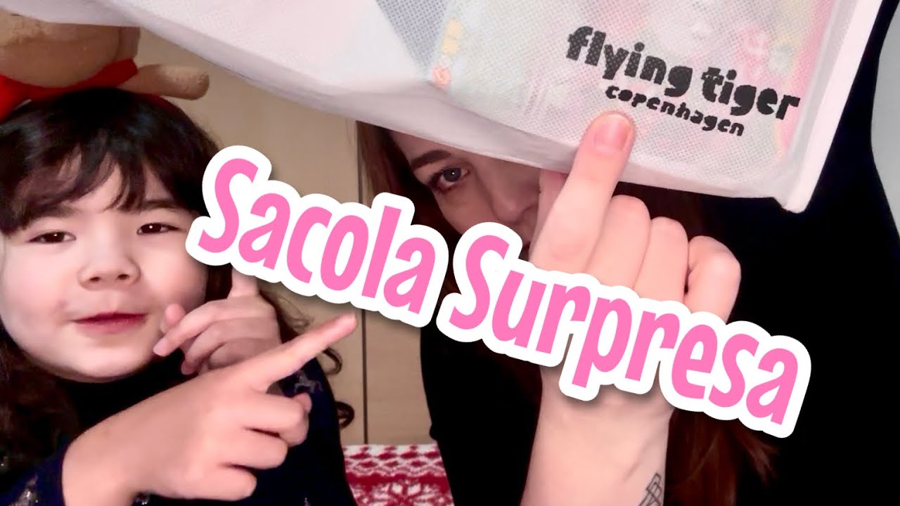 Abrindo uma sacola da sorte da Flying Tiger com uma convidada especial