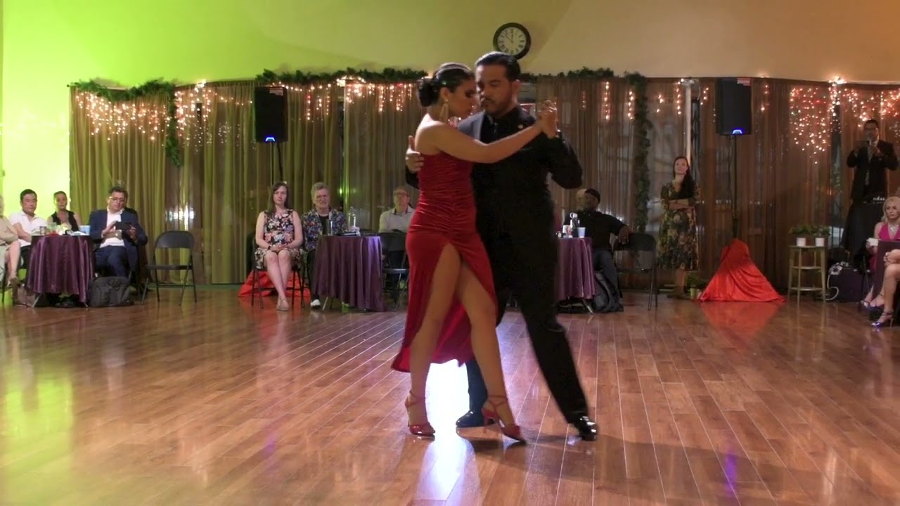 Video thumbnail for Sandra Martinez and Santiago Sarabia at Milonga Gavito 3/3
