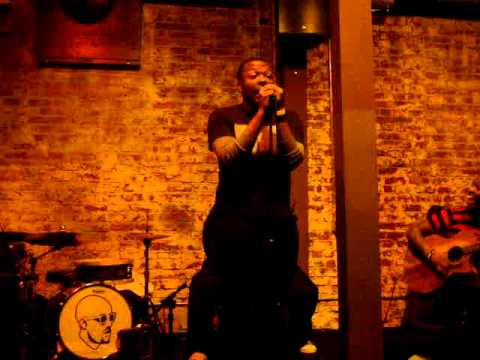 Desmond Sean - Kiss from a Rose (Seal cover) - Live at Atl's Cloud IX