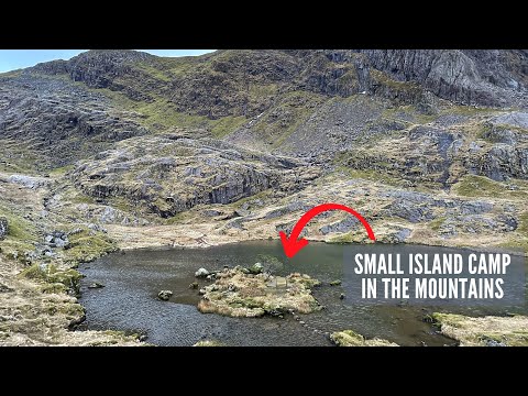 Solo-Wintercamping im Regen auf einer kleinen Insel in den Bergen mit dem Hilleberg Nammatj 2