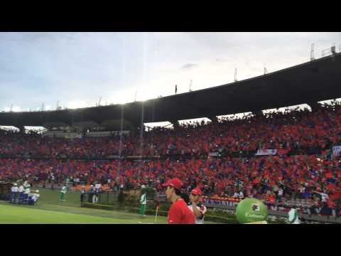 "Si quieren ver fiesta vengan a la norte!! La hinchada mas linda del mundo !!" Barra: Rexixtenxia Norte • Club: Independiente Medellín