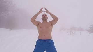 El "hombre de hielo" serbio desafía el frío extremo para reiniciar la mente