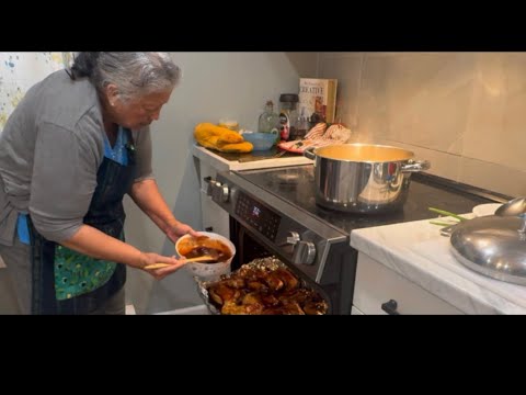 BBQ CHICKEN RECIPE, IN THE OVEN.TENDER TO THE BONE. w/GUNGO PEAS RICE.