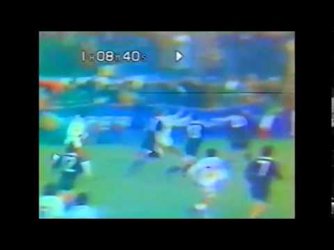 Rino Francescato finishes brilliant Italian team try vs New Zealand 1979