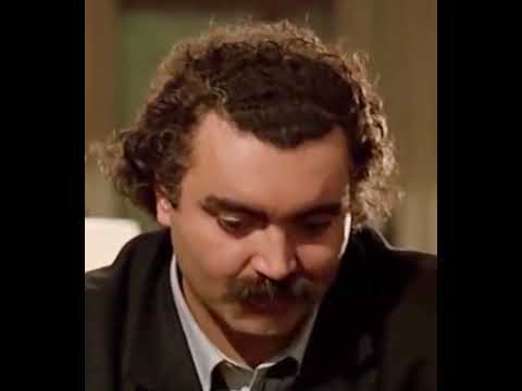 I see his 250 million: the poker game between Abatantuono and Delle Piane (from "Christmas Presen...