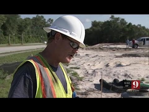 Construction worker dumps 2 loads of dirt on supervisor, beats him with level, deputies say