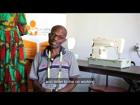 Asema Mwalimu wa Shona Na Sakapala Program.