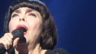Kadr z teledysku La voix de Dieu tekst piosenki Mireille Mathieu