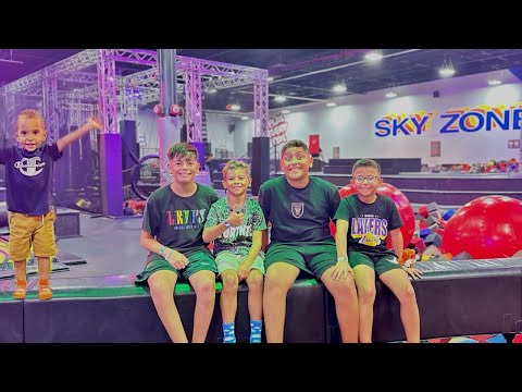 PARQUE DE TRAMPOLIM SKY ZONE NOS ESTADOS UNIDOS - Aniversário do THÉO / Família Barboza