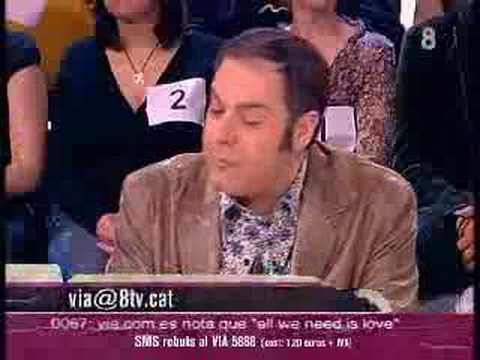 1Jordi Gonzalez entrevista a part de l'equip del Versió Rac1