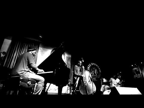Robert Glasper Trio@Jazz Showcase Chicago