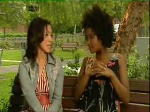 Robyn Loau co-hosting Australian TV show Video Hits- part 1