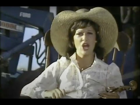 Linda Lavin Sings With Dean Martin and Crystal Gayle - December 18, 1977