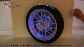 Nástenné hodiny tvar pneumatika 36 cm - modré LED podsvietenie