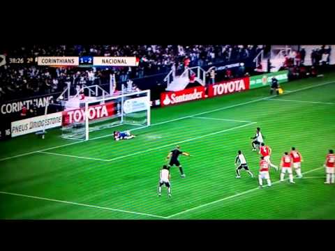 Pênalti perdido por  André Corinthians X nacional libertadores