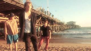 drivin&#39; n&#39; cryin&#39; - &quot;R.E.M.&quot;   (music video)