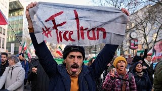Solidarität mit den Iran-Protesten: Menschen demonstrieren in Europa