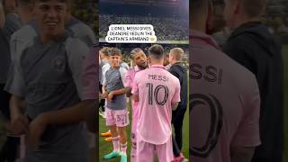 Download lagu Messi Gives Inter Miami’s previous captain DeAndre Yedlin Captains Armband Before Lifting the Cup 🏆 mp3 Download lagu Messi Gives Inter Miami’s previous captain DeAndre Yedlin Captains Armband Before Lifting the Cup 🏆 mp3