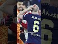 Arne Slot wilde het vooral niet over voetbal hebben na deze inkt-, inktzwarte Klassieker.