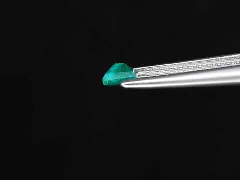 Vivid Deep Green Dioptase 0,20 carat Baguette Cut Super Rare Collectors Stone from Namibia