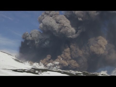 Amazing footage of Europe's only active volcano Mount Etna erupting