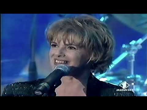 Carmen Consoli e Lella Costa @Comici - When I'm 64 (1998)