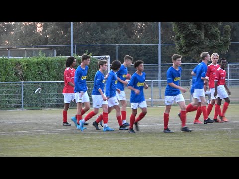 Eerste helft RKTVC JO17-1 - VV DOVO JO17-1.
