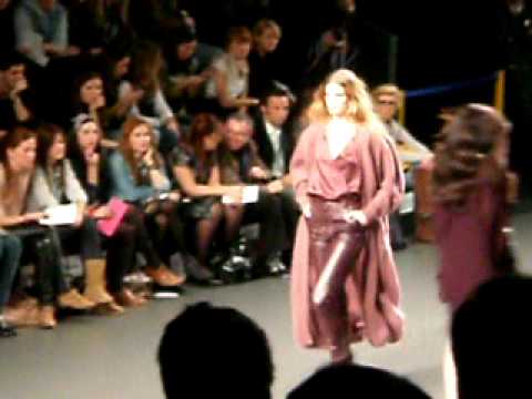 Desfile de cati serrá 23/02/2011 temporada otoño-invierno 2011