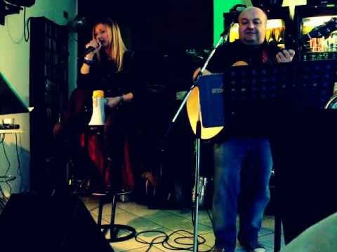 WHITE CHESTNUT LIVE - Rolling in The Deep - Adele Acoustic Cover