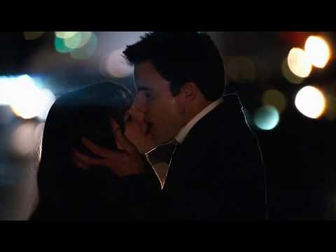 So romantic! The man chased his angry girlfriend and kissed her affectionately