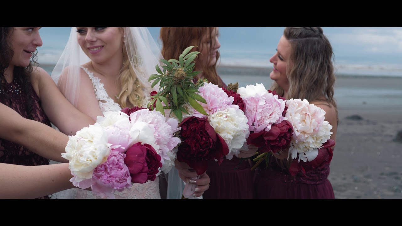 The Daman's | Beautiful Alaskan Beach Wedding